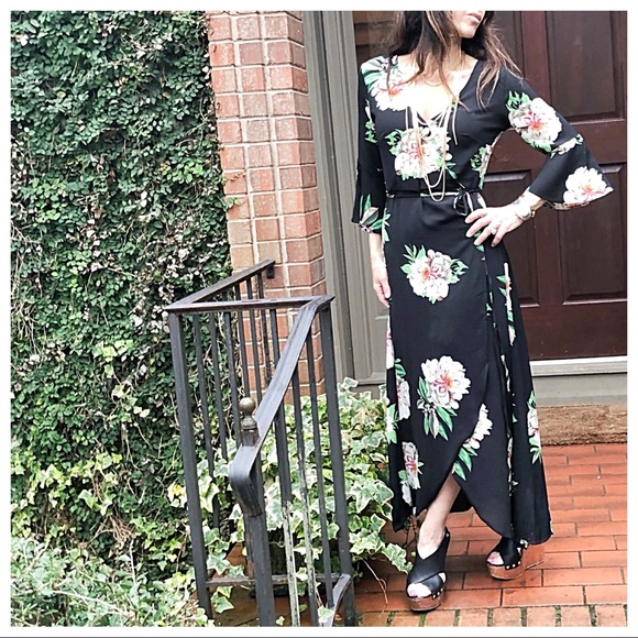 ✨PARIS✨Beautiful wrap floral dress - Picture 3 of 8